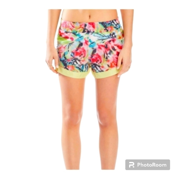 NWT Juicy Couture rip stop shorts size small - Picture 2 of 7